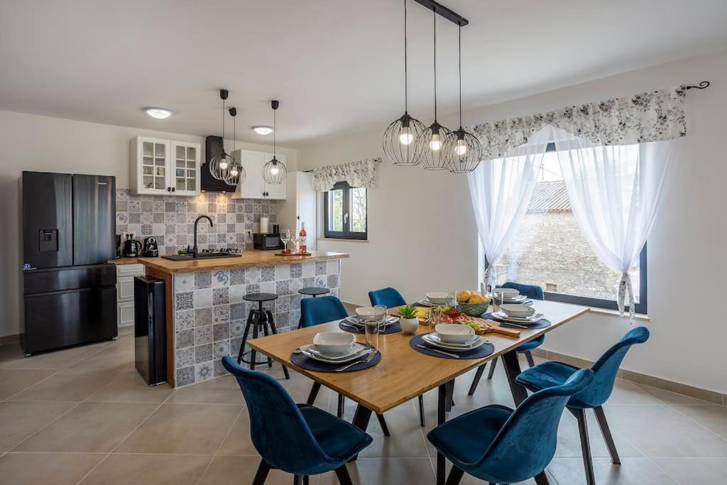 House With Pool Poli Stare Nuoni Βίλα Žminj Εξωτερικό φωτογραφία