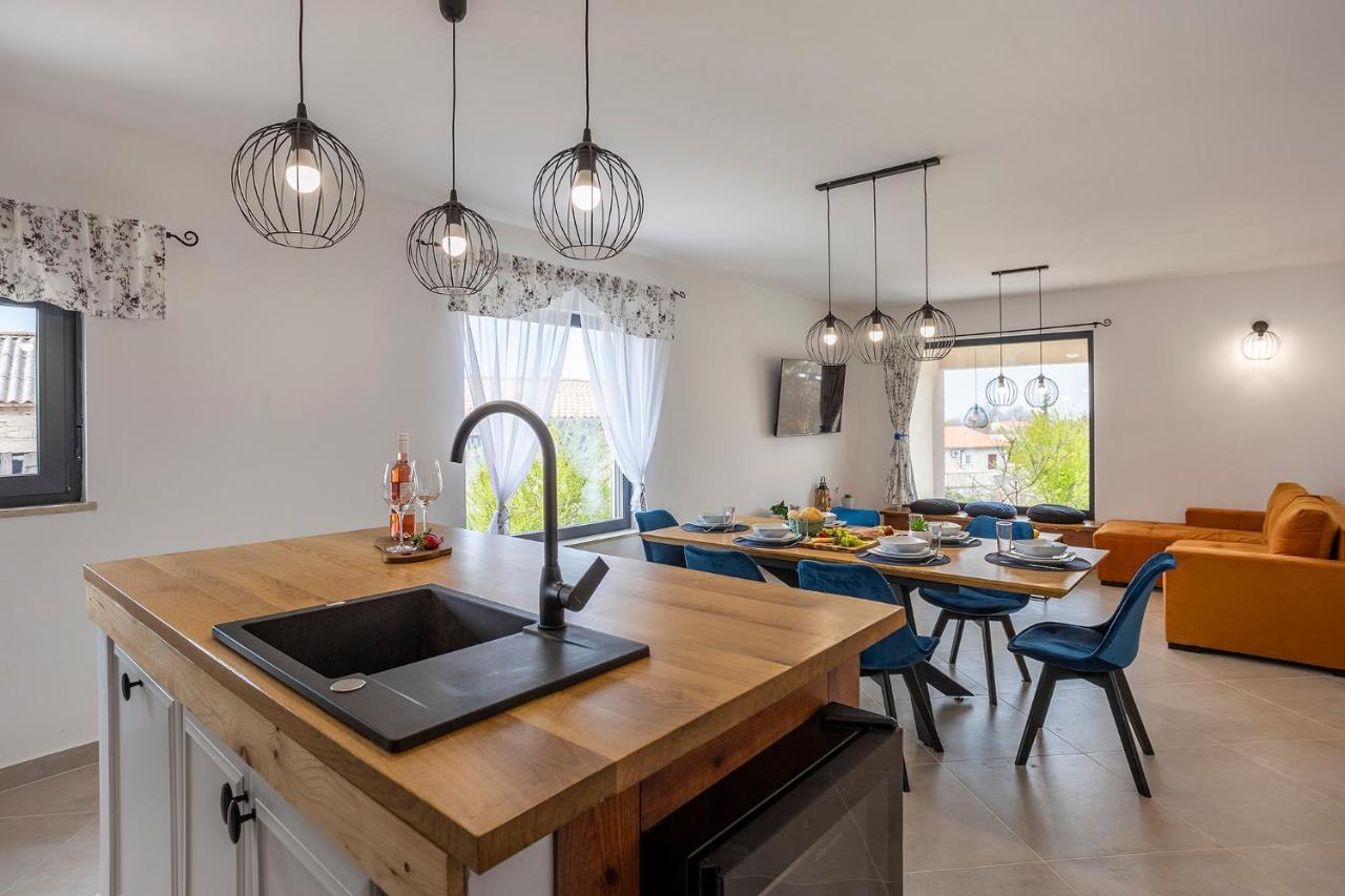 House With Pool Poli Stare Nuoni Βίλα Žminj Εξωτερικό φωτογραφία