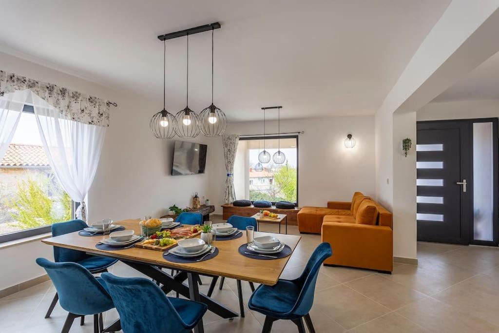 House With Pool Poli Stare Nuoni Βίλα Žminj Εξωτερικό φωτογραφία