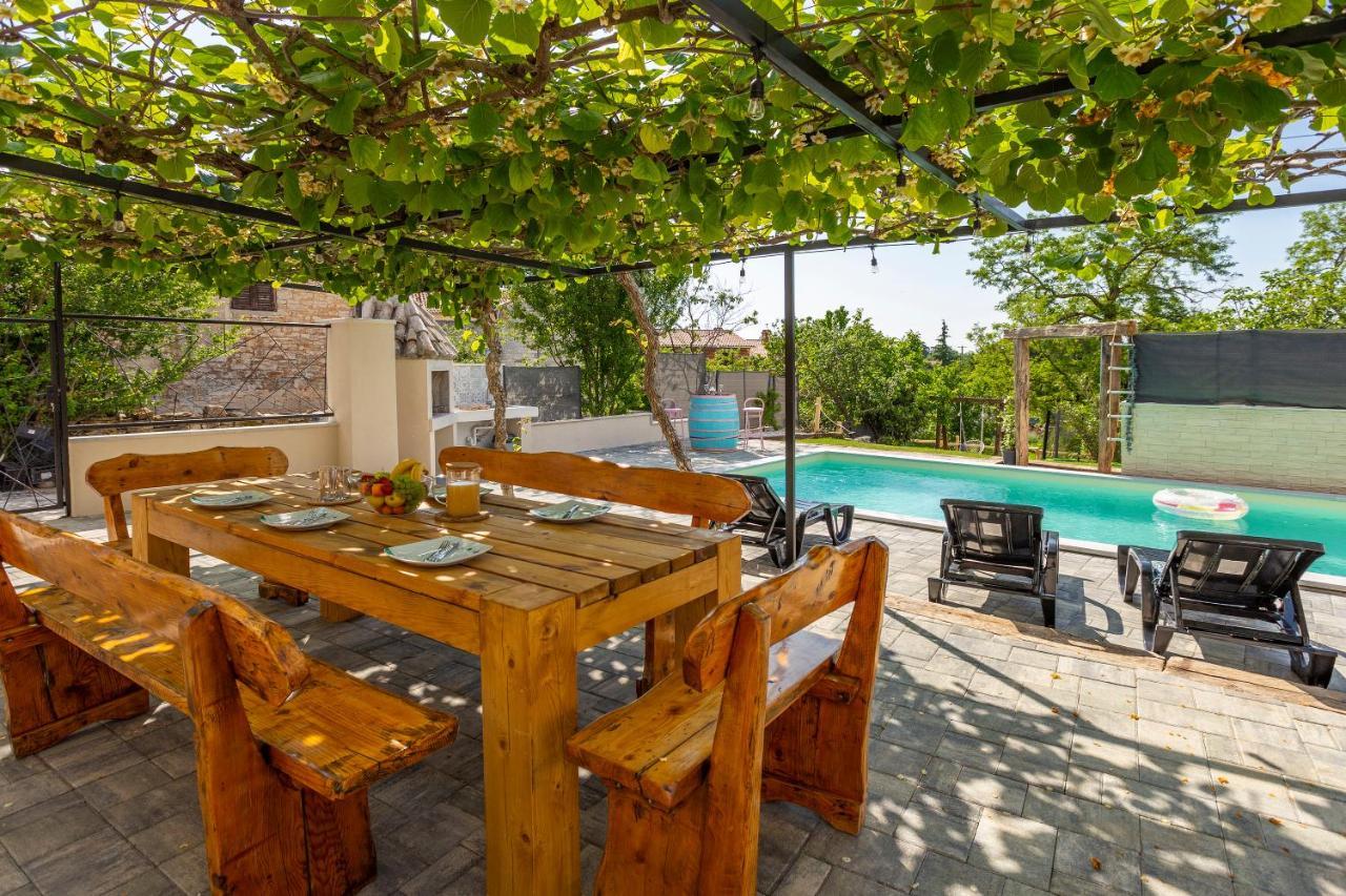 House With Pool Poli Stare Nuoni Βίλα Žminj Εξωτερικό φωτογραφία