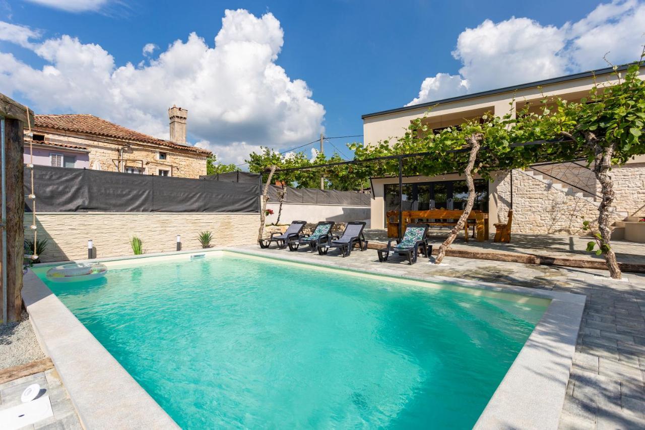 House With Pool Poli Stare Nuoni Βίλα Žminj Εξωτερικό φωτογραφία