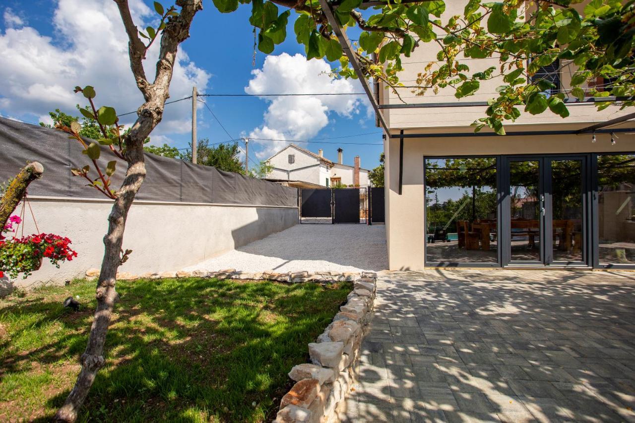 House With Pool Poli Stare Nuoni Βίλα Žminj Εξωτερικό φωτογραφία